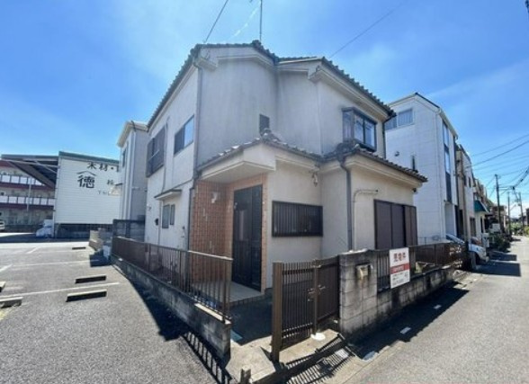 【中古】鶴ヶ島市上広谷中古住宅の外観|スーパーやコンビニなどお買い物施設も多数点在☆