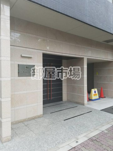 ライジングプレイス西浅草のエントランス