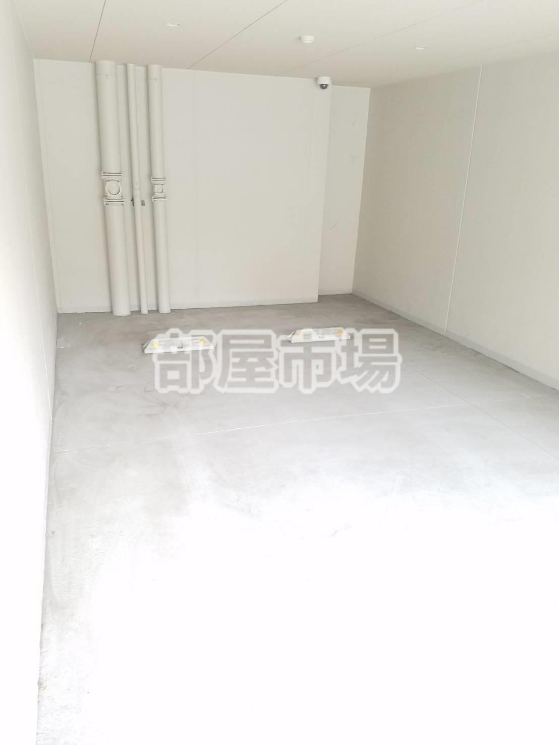 ライジングプレイス西浅草の駐車場