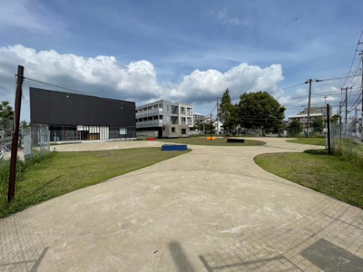 【周辺】 | 売土地・緑町１丁目（建築条件無し） | ZOZOの広場まで徒歩４分（約300ｍ）