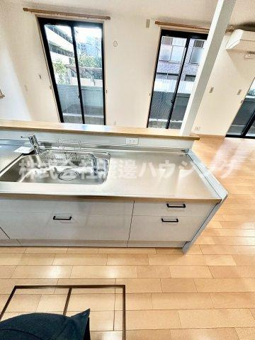 西宮市甲東園3丁目一戸建のキッチン