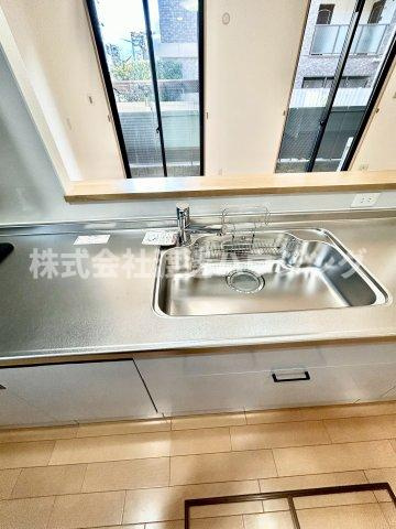 西宮市甲東園3丁目一戸建のキッチン