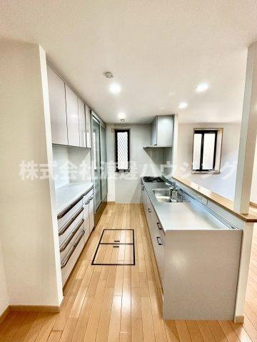 西宮市甲東園3丁目一戸建の内装