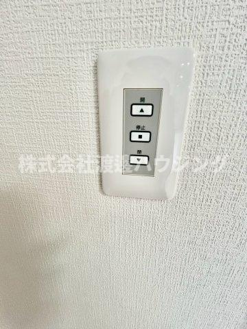 西宮市甲東園3丁目一戸建の設備|全室電動シャッター完備