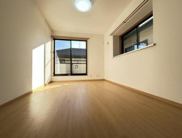 【中古】川越市今成１丁目中古住宅の洋室|2F南 6帖洋室です！
