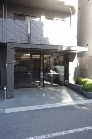ルーブル両国弐番館のエントランス