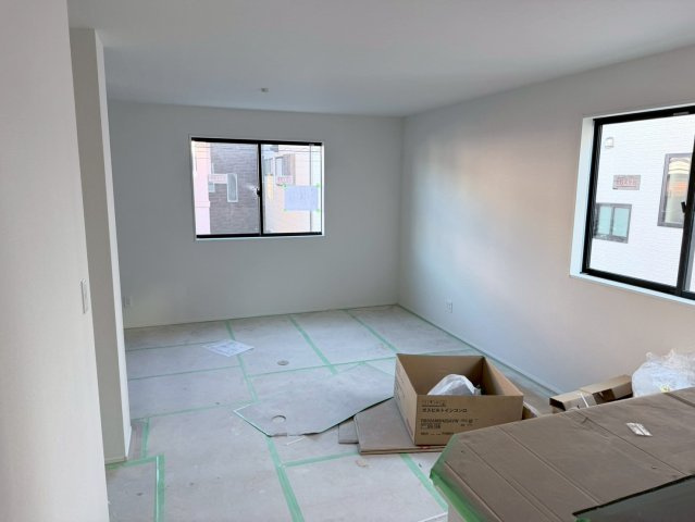 川口市本前川3期　新築一戸建て　1号棟の居間・リビング|使いやすいリビングです