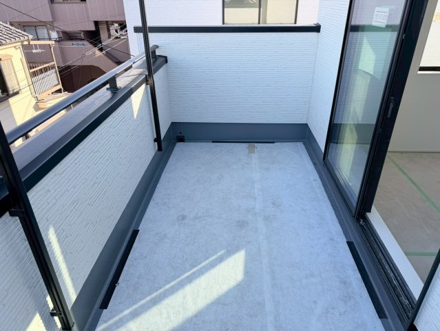 川口市本前川3期　新築一戸建て　1号棟のバルコニー|バルコニー付きです