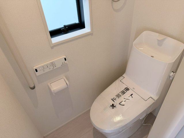 川口市本前川3期　新築一戸建て　3号棟のトイレ|コンパクトで使いやすいトイレです