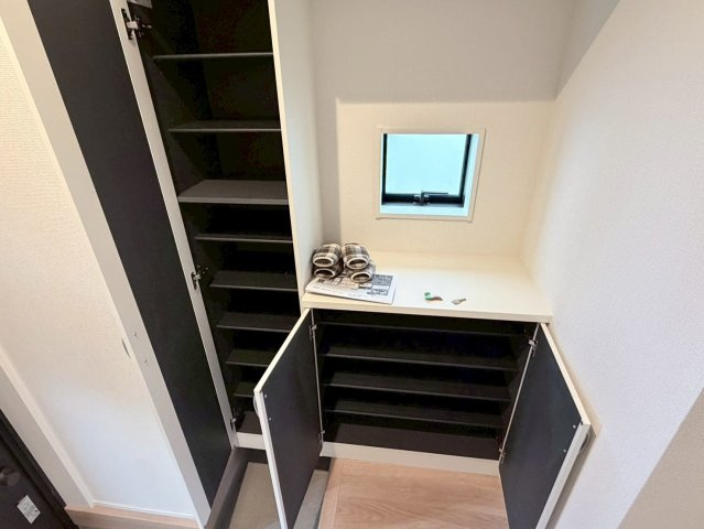 川口市本前川3期　新築一戸建て　3号棟の玄関|きれいな玄関です