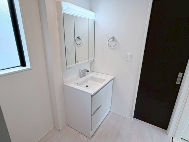 川口市本前川3期　新築一戸建て　4号棟の独立洗面台|独立洗面化粧台付き