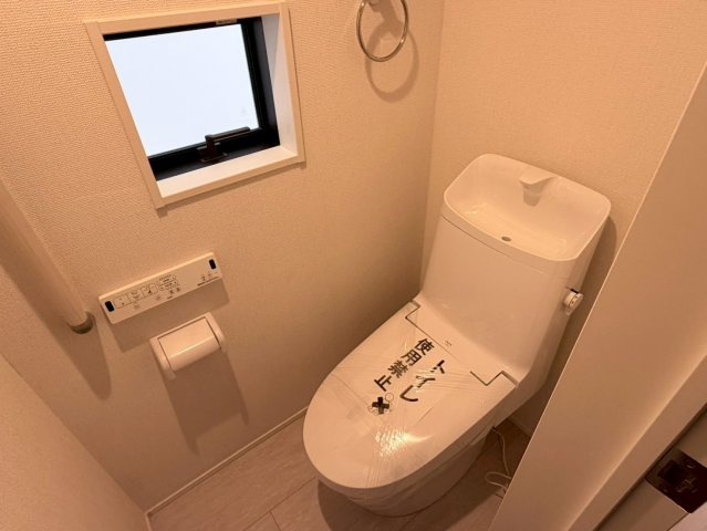 川口市本前川3期　新築一戸建て　4号棟のトイレ|落ち着いた色調のトイレです