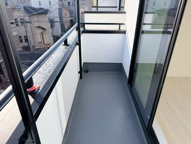 川口市本前川3期　新築一戸建て　4号棟のバルコニー|暖かな日差しのふりそそぐバルコニー