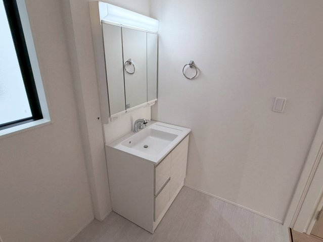 川口市本前川3期　新築一戸建て　5号棟の独立洗面台|使いやすい独立洗面台です