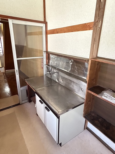 仲町２丁目貸家のキッチン|キッチン収納