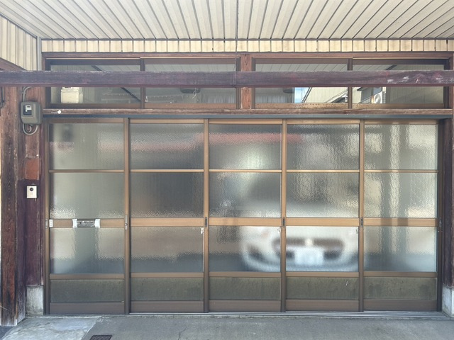 仲町２丁目貸家の駐車場|車庫