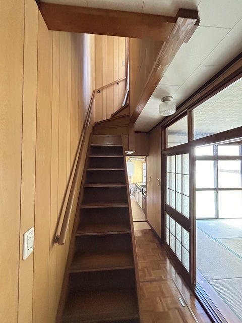 仲町２丁目貸家のその他|階段