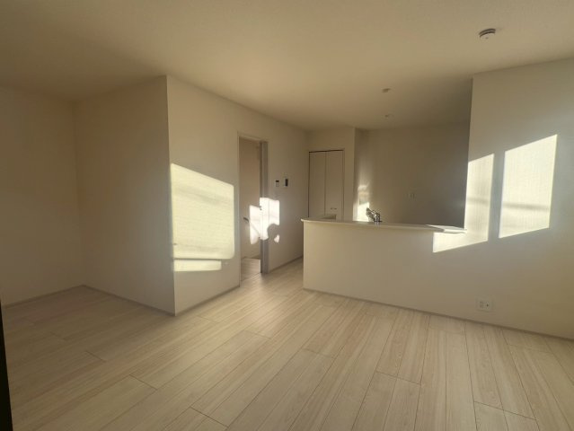  川口市本前川　新築一戸建て　1号棟の居間・リビング|ゆったりとしたリビングです