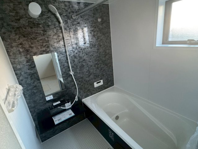  川口市本前川　新築一戸建て　1号棟の浴室|落ち着いた空間のお風呂です