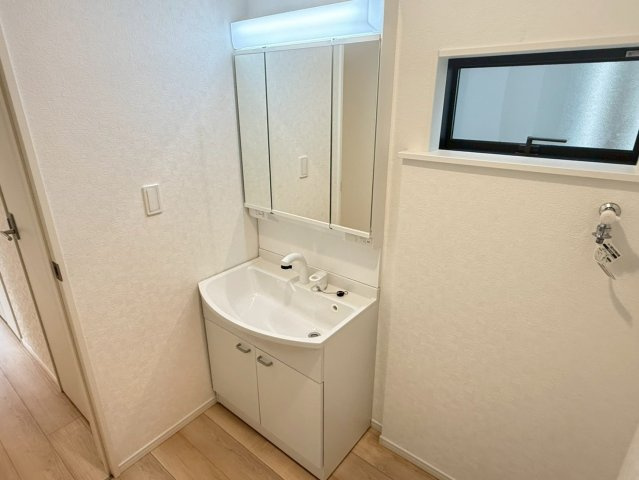 川口市前野宿第5　新築一戸建て　3号棟の独立洗面台|独立洗面化粧台が付いています
