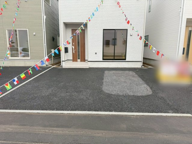 川口市前野宿第5　新築一戸建て　3号棟の駐車場|車をお持ちの方に嬉しい駐車場付きの物件です
