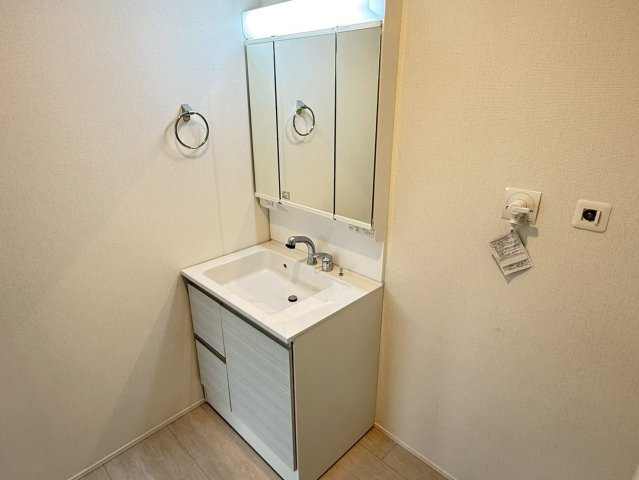 川口市峯14期　新築一戸建て　2号棟の独立洗面台|独立洗面台で身支度をすべて済ませてしまいましょう