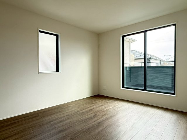 川口市峯14期　新築一戸建て　2号棟の寝室|ゆとりの広さです