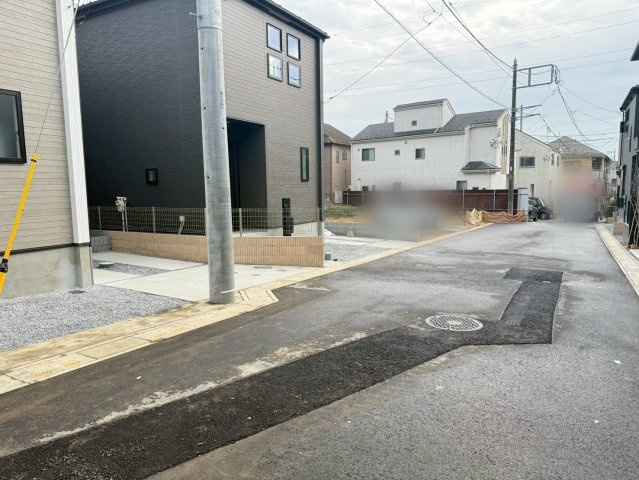 川口市峯14期　新築一戸建て　2号棟の前面道路含む現地写真|前面道路含む現地写真です