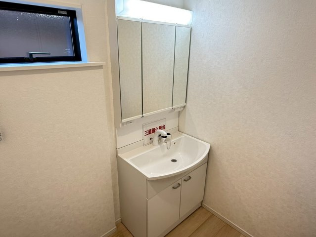 川口市柳崎　第９　1号棟の独立洗面台|独立洗面台あり、毎朝おしゃれに忙しい女性の方におすすめです