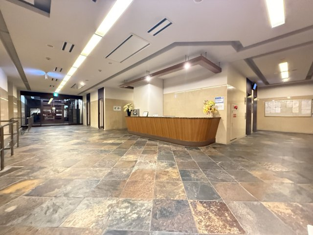【エントランス】 | アクロス天神センタープラザ | 安全に配慮されたオートロックマンションです。室内ＴＶモニタ付インターホンで来訪者を確認できます