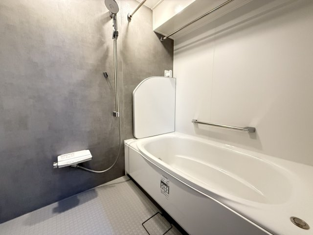 【浴室】 | アクロス天神センタープラザ | 雨の日でも洗濯に困らない浴室乾燥機、いつでも暖かいお風呂に入れる追い焚き機能付きのバスルームです