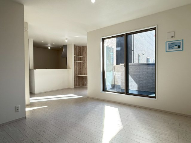 川口市柳崎2期　新築一戸建て　2号棟の居間・リビング|ゆったりとしたリビングです