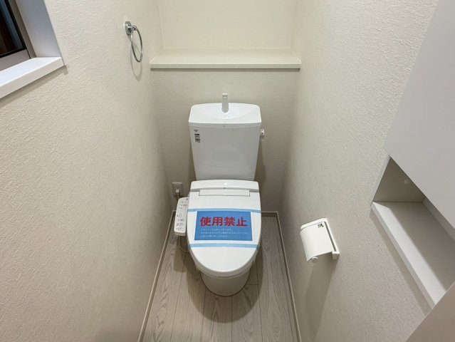 川口市柳崎2期　新築一戸建て　2号棟のトイレ|ゆったりとした空間のトイレです