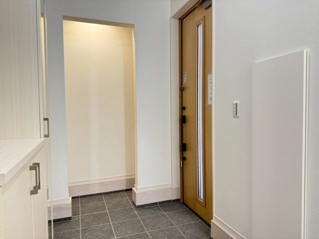 川口市柳崎2期　新築一戸建て　2号棟の玄関|明るい玄関です