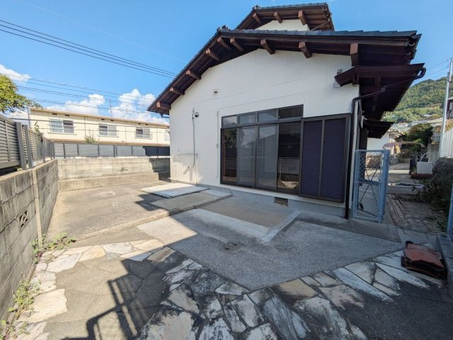 【庭】 | 福津市星ヶ丘　戸建て | 家の周りはコンクリートが打ってあるので雑草が生えにくくお掃除もしやすいです