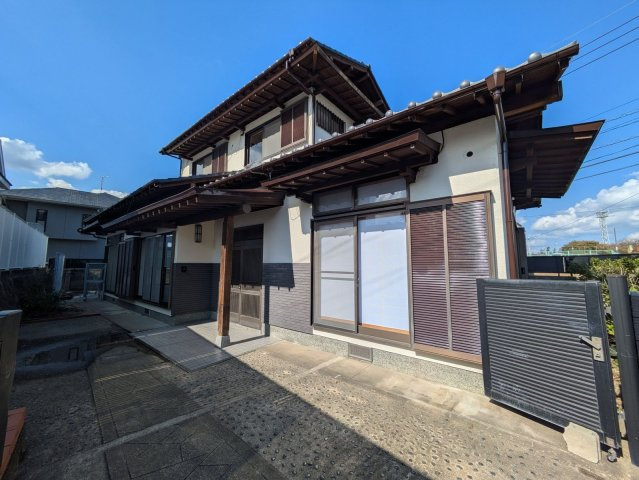 【外観】 | 福津市星ヶ丘　戸建て | 角地なので日当たりも見通しも良く快適です。外壁塗装済み、屋根は耐久性の高い陶器瓦です