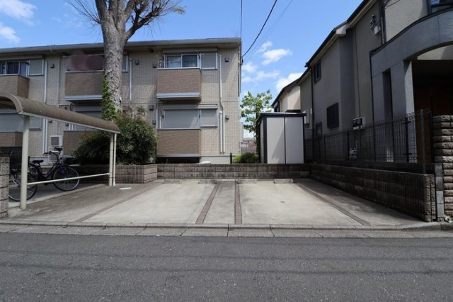 ゼルコヴァ北野の駐車場
