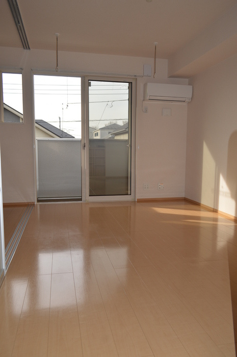 ゼルコヴァ北野の居間・リビング