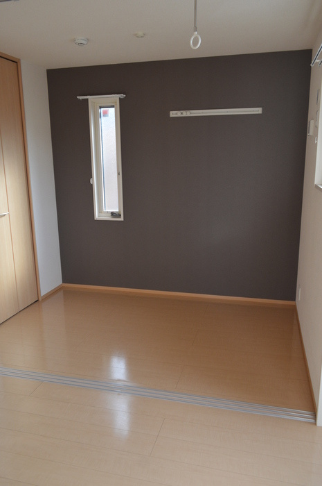 ゼルコヴァ北野の洋室