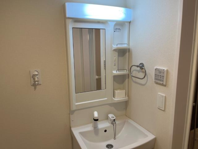 hermanaⅠ（エルマーナ）　の洗面所|洗髪洗面化粧台