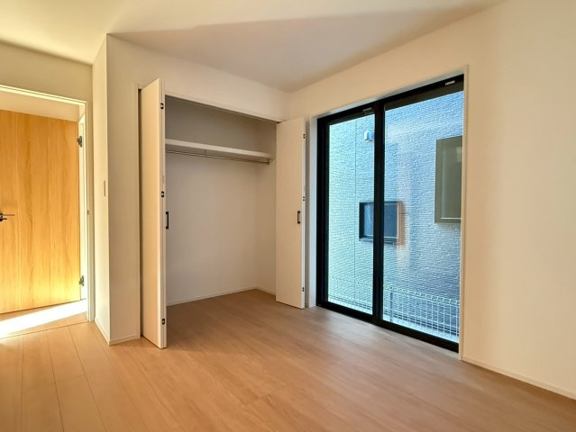 川口市芝西2期　新築一戸建て　2号棟の洋室|広々とした洋室です