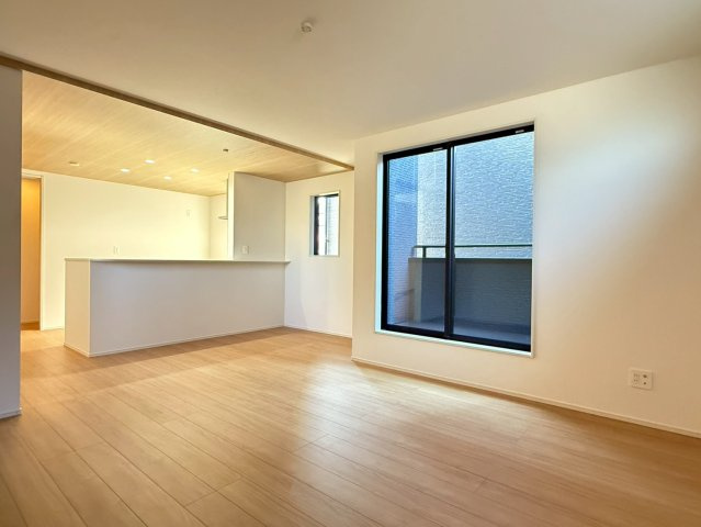 川口市芝西2期　新築一戸建て　2号棟の居間・リビング|リビングです