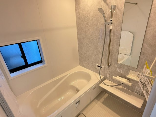 川口市芝西2期　新築一戸建て　2号棟の浴室|日々の疲れを癒すお風呂付です