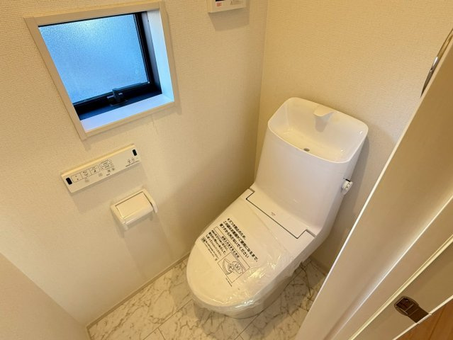 川口市芝西2期　新築一戸建て　2号棟のトイレ|コンパクトで使いやすいトイレです