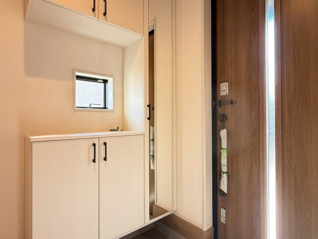 川口市芝西2期　新築一戸建て　2号棟の玄関|玄関です
