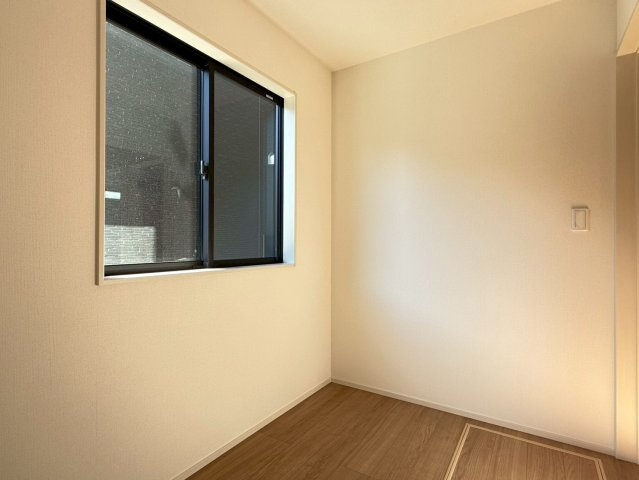 川口市芝西2期　新築一戸建て　2号棟の洋室|個人の部屋や寝室として使える洋室です