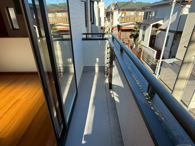 川口市芝西2丁目　新築一戸建て　C号棟のバルコニー|暖かな日差しのふりそそぐバルコニー