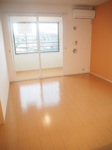 アル・シエラの居間・リビング|こちらのリビングで趣味の時間をお楽しみください