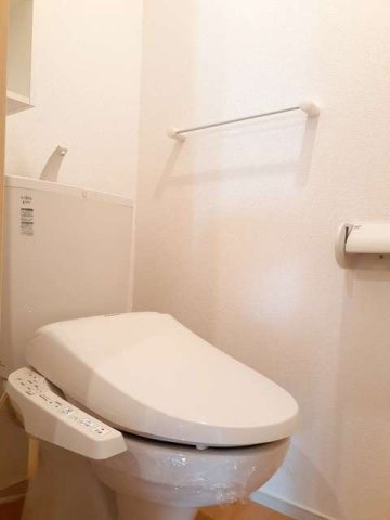 ドムスサンセールⅣＢのトイレ|落ち着いたトイレです