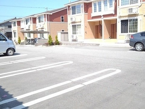 ドムスサンセールⅣＢの駐車場|駐車スペースもあります